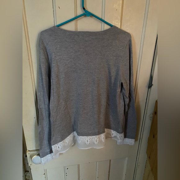 L - sweater with lace detail - Picture 2 of 5